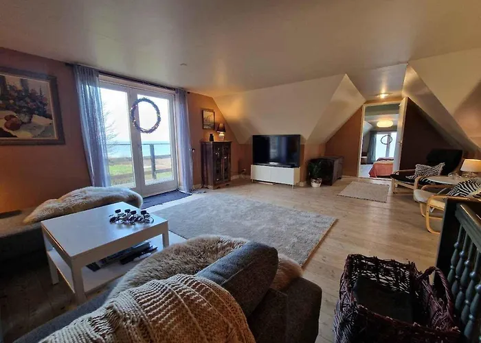 Waterfront For Multiple Generations *