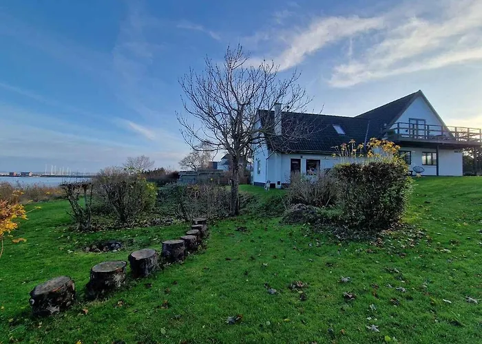 Waterfront For Multiple Generations *